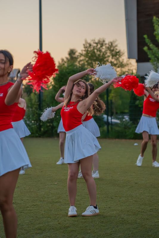 Pom-pom girls ENSCL — portrait d'équipe